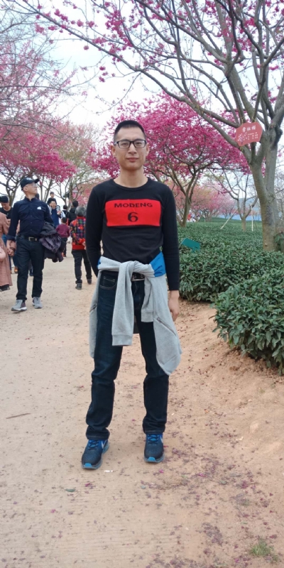 小梁的第一张照片--周宁征婚网