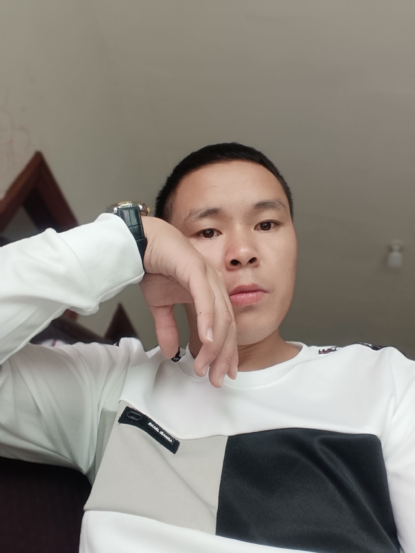 冷漠的第一张照片--周宁征婚网