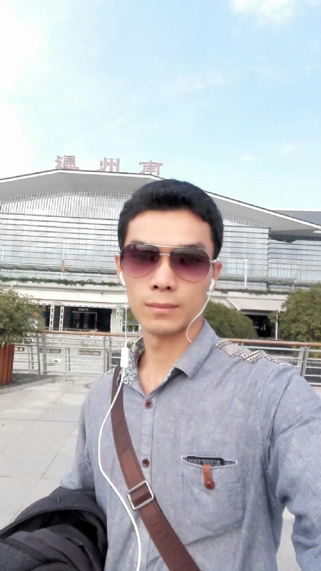 错把真心喂了狗的第三张照片--周宁征婚网